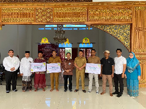 Pemkab Aceh Jaya dan Bank Aceh Salurkan Bantuan Sosial