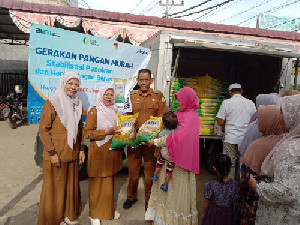 Pemkab Aceh Besar Salurkan Bantuan Pangan di Baitussalam