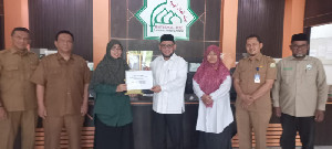 ASN Kanwil Kemenag Aceh Serahkan Zakat Rp100 Juta Melalui Baitul Mal Aceh