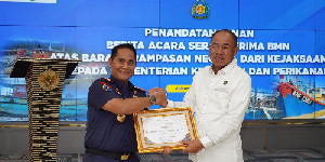 KKP Hibahkan 5 Kapal Hasil Tangkapan Illegal Fishing untuk Nelayan