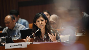 Meutya Hafid: Tidak Ada Rencana Pemerintah Batasi WhatsApp Call dan VoIP