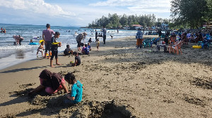 Liburan Sekolah, Pantai Ulee Lheue Jadi Primadona Wisatawan ke Banda Aceh