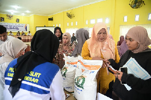 Pemkab Aceh Besar Salurkan Bantuan Pangan Beras