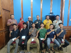 Pemkab Aceh Jaya Lepas Keberangkatan Enam Penerima Beasiswa Aceh Carong 2025