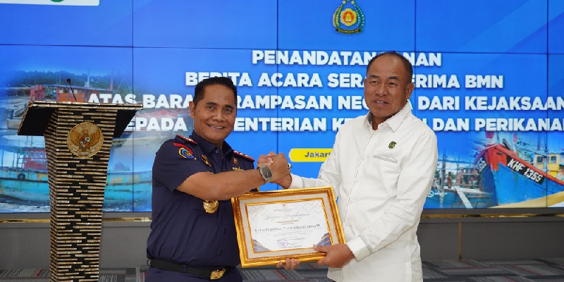 KKP Hibahkan 5 Kapal Hasil Tangkapan Illegal Fishing untuk Nelayan