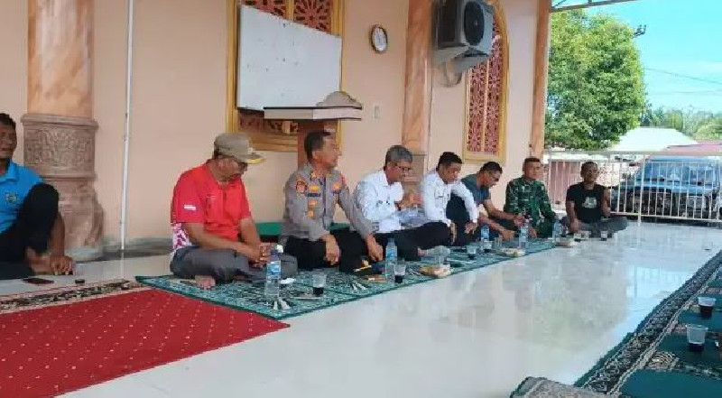 Warga Gampong Ujong Tanjong Segel Kantor Keuchik, Polsek Meureubo Fasilitasi Mediasi