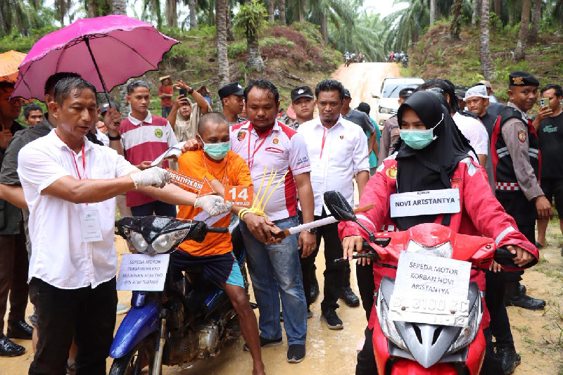 Polisi Rekonstruksi Pembunuhan Sadis Guru di Aceh Singkil, Tersangka Terancam Hukuman Mati