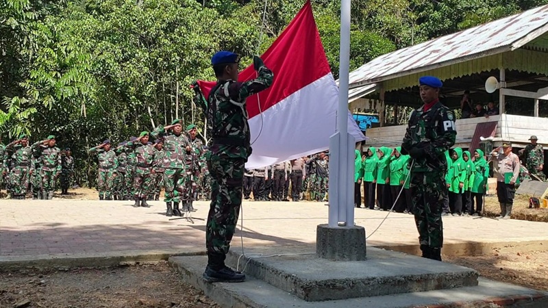 Perdana, Pengibaran Merah Putih di Kompleks Makam  Cut Meutia