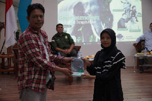 Mongabay Indonesia Luncurkan Buku Kisah Gajah Sumatera di UIN Ar-Raniry Banda Aceh