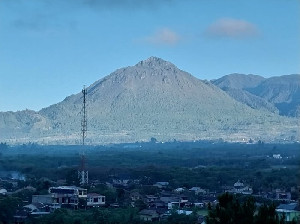 Gunung Merapi Burni Telong "Tubuh Tua" yang Memberi Sinyal