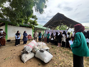 Santri Dayah Mini Aceh Belajar Ubah Sampah Jadi Kompos