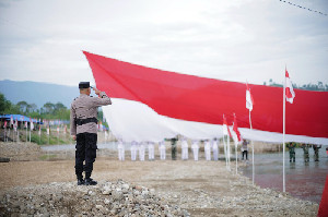 Bendera Merah Putih Raksasa Dikibarkan di Objek Wisata Pedalaman Aceh Utara