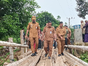 Tolak Mobil Dinas Rp850 Juta, Bupati Aceh Timur Pilih Bangun Jembatan untuk Warga