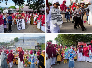 Seribuan Siswa PAUD dan TK Darul Imarah Meriahkan Karnaval HUT ke 80 RI
