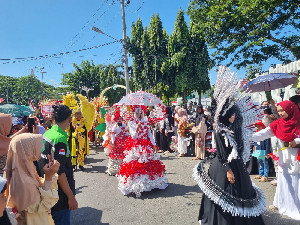 4.185 Pelajar Banda Aceh Semarakkan Karnaval HUT ke-80 RI