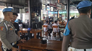 Tegakkan Disiplin, Propam Polresta Banda Aceh Razia Personel Nongkrong Saat Jam Kerja