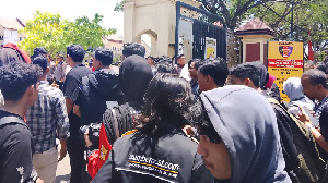 Driver Ojol Tewas Terlindas Barracuda Polisi, Massa Gelar Aksi di Depan Polda Aceh