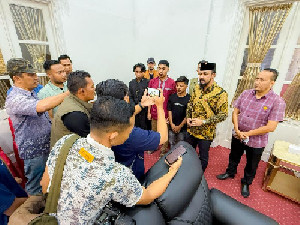 Bupati Aceh Timur Sambut 5 Nelayan Aceh yang Terdampar di Kepulauan Aru Maluku