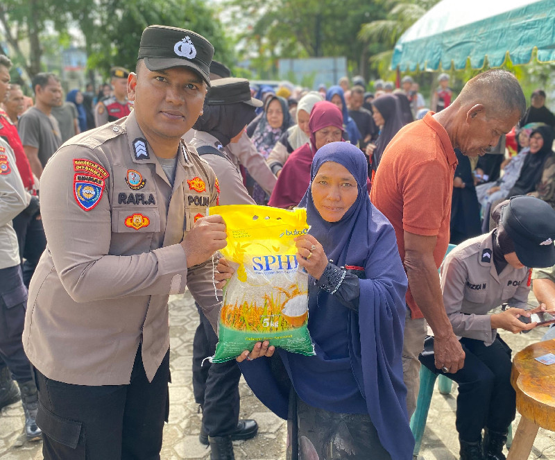 Ditbinmas Polda Aceh Salurkan 1,5 Ton Beras Murah untuk Masyarakat