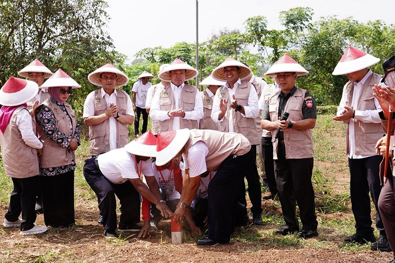 Pencanangan GEMAPATAS, Menteri ATR/BPN: Warga Wajib Pasang Patok Batas Tanah agar Tak Dicaplok