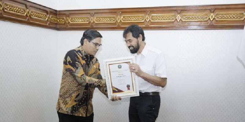 Gubernur Mualem Terima Lifetime Achievement Perdamaian dari UIN Ar-Raniry