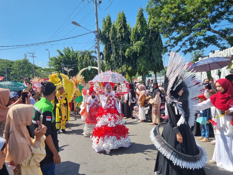 4.185 Pelajar Banda Aceh Semarakkan Karnaval HUT ke-80 RI