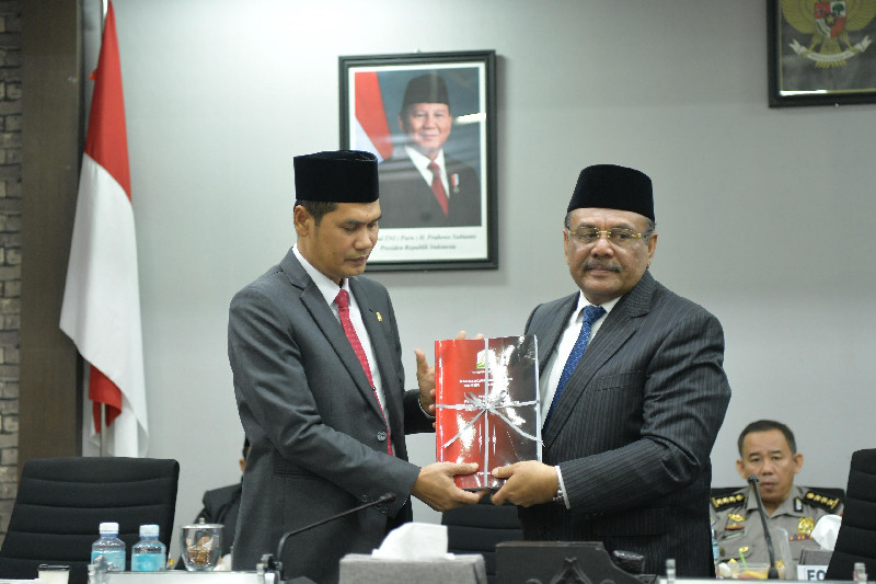 Pemerintah Aceh Sampaikan Nota Keuangan dan Rancangan Qanun Perubahan APBA 2025