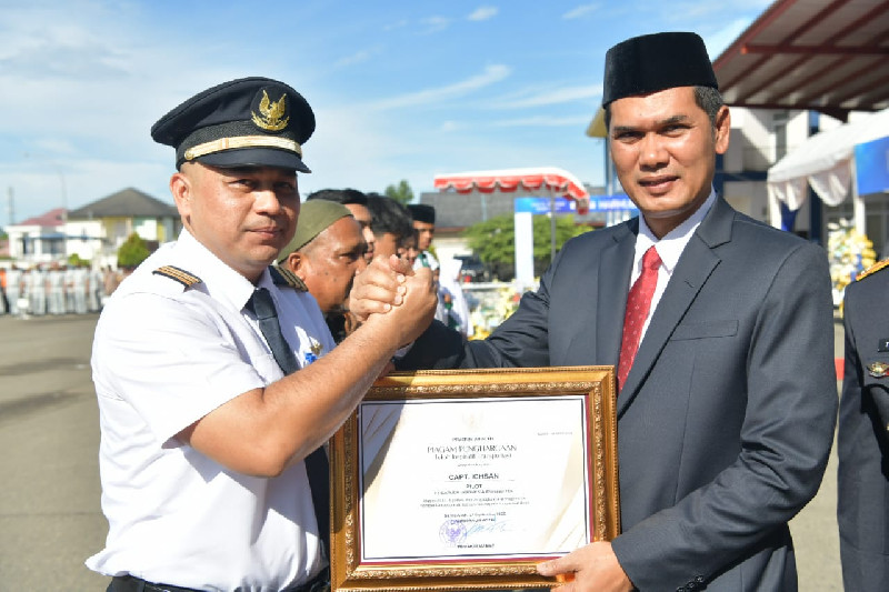 Capt. Ichsan, Pilot Garuda asal Aceh Dianugerahi Penghargaan Tokoh Inspiratif Transportasi