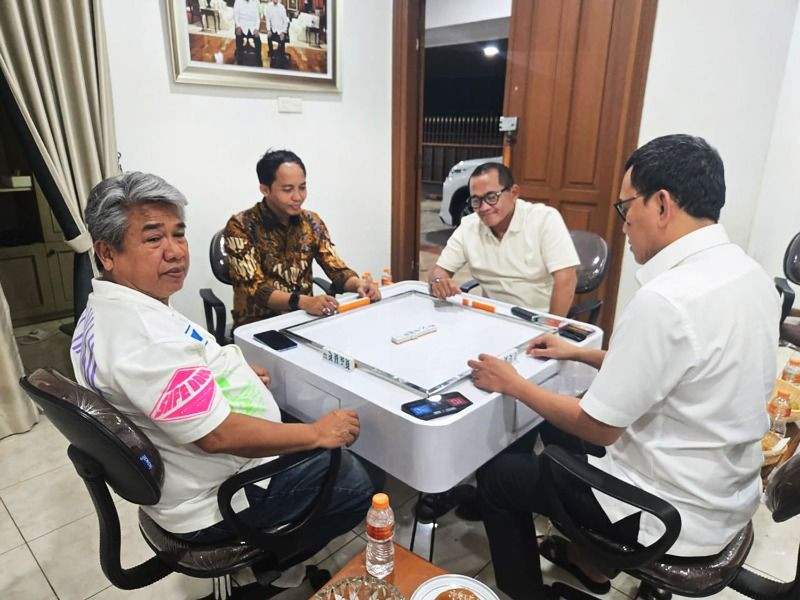 Menhut dan Menteri PPMI Main Domino Bareng Eks Tersangka Pembalakan Liar, MAKI Soroti Etika Pertemuan