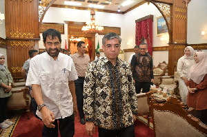 Mualem Minta Menaker Bangun BLK Spesifikasi Khusus di Aceh