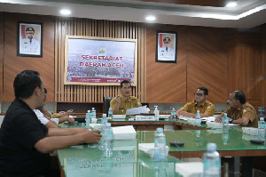 Sekda Aceh Pimpin Rapat Tindak Lanjut Pengelolaan Sumur Minyak Masyarakat