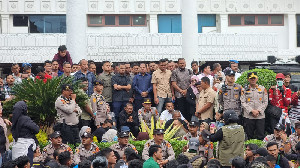 Ketua DPRA Zulfadhli Minta Tambah Poin Tuntutan Massa, Pisah Aja Aceh dengan Pusat