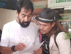 Mualem Angkat Abu Salam sebagai Penasehat Bidang Investasi dan Hubungan Luar Negeri