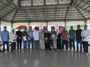 Bunda Salma Ziarah ke Makam Habib Bugak di Bireuen