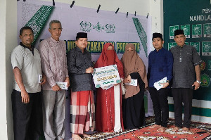 Lazisnu Aceh Serahkan Rp20 Juta Zakat Mal Produktif dari NU Care Lazisnu Korsel
