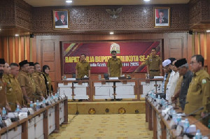 Pimpin Raker Bupati/Walikota se-Aceh, Mualem: Fokus pada Inflasi, Ekonomi Gampong, dan Pendidikan
