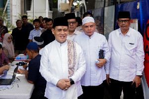 Wamenag Ajak Masyarakat Aktif Donor Darah Usai Menjadi Khatib di Masjid Oman
