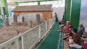 Wisata Religi di Banda Aceh, Rombongan Malaysia Ziarah ke Makam Syiah Kuala