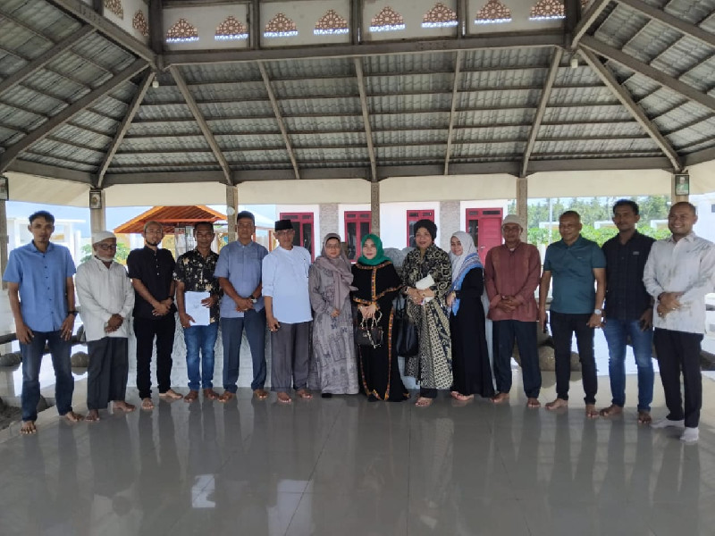 Bunda Salma Ziarah ke Makam Habib Bugak di Bireuen