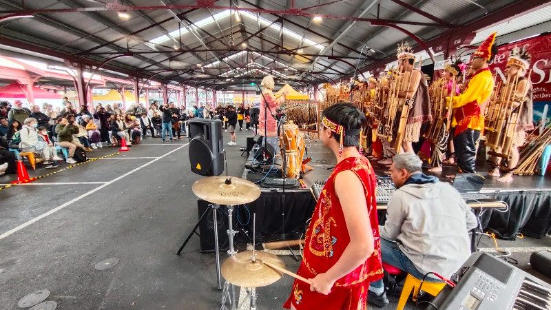 Tim Muhibah Angklung Pukau Warga Melbourne di Festival Taste of Indonesia