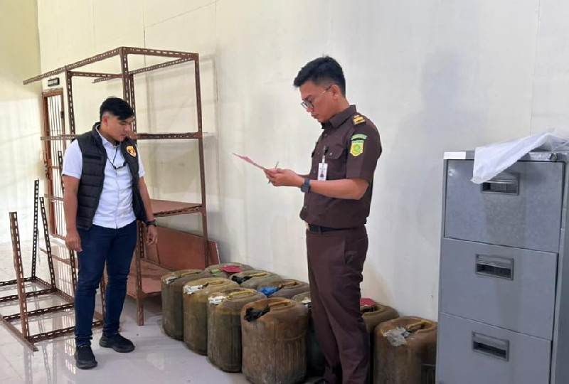 Penyidik Polres Bener Meriah Serahkan Tersangka Penyalahgunaan BBM Subsidi ke Jaksa