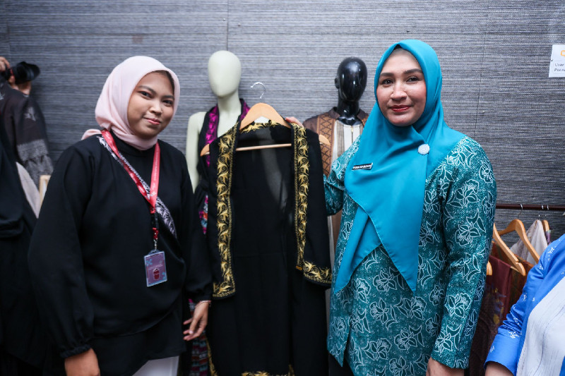Ketua Dekranasda Ajak Desainer Muda Aceh Berani Bersaing di Kancah Global
