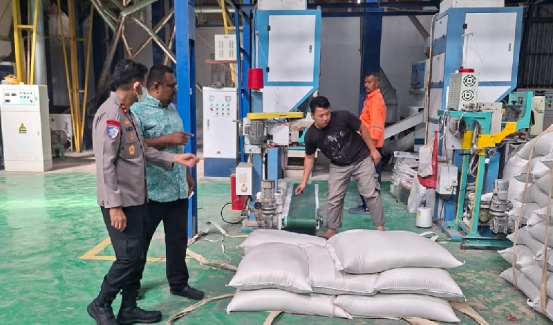 Kapolda Aceh Cek Kualitas Beras di Kilang Padi Blang Bintang, Pastikan Bebas Oplosan