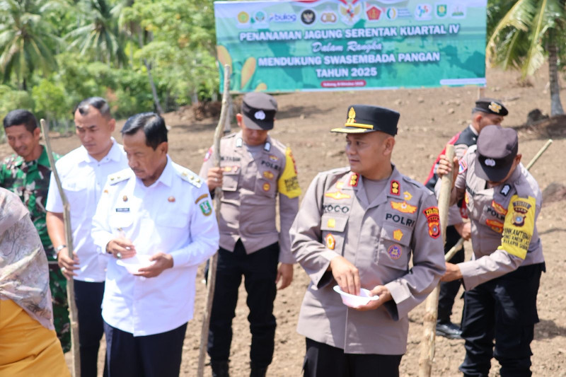 Polres Sabang Bersama Pemerintah dan Masyarakat Gelar Penanaman Jagung Serentak Kuartal IV
