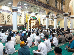 Ribuan Jemaah Bersatu dalam Zikir Hari Santri di Sabang