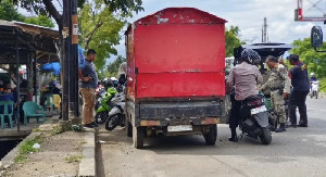 Penertiban PKL di Jalan Syiah Kuala, Satpol PP WH Sita Puluhan Perlengkapan Dagang