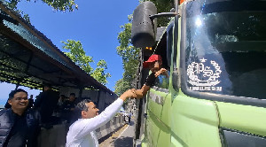 Wagub Sapa Supir Truk Pelat Luar Aceh di Puncak Gurutee, Beri Jajan Makan Siang