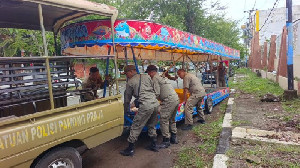 Satpol PP WH Kota Banda Aceh Tertibkan Odong-odong Parkir Sembarangan