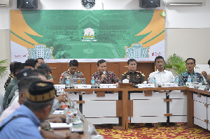 Wagub Fadhlullah Bahas Solusi Pembayaran Tanaman Tanam Tumbuh di Proyek Tol Padang Tiji-Seulimeum