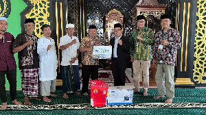 Kemenag Salurkan Bantuan Peralatan Kebersihan untuk Masjid